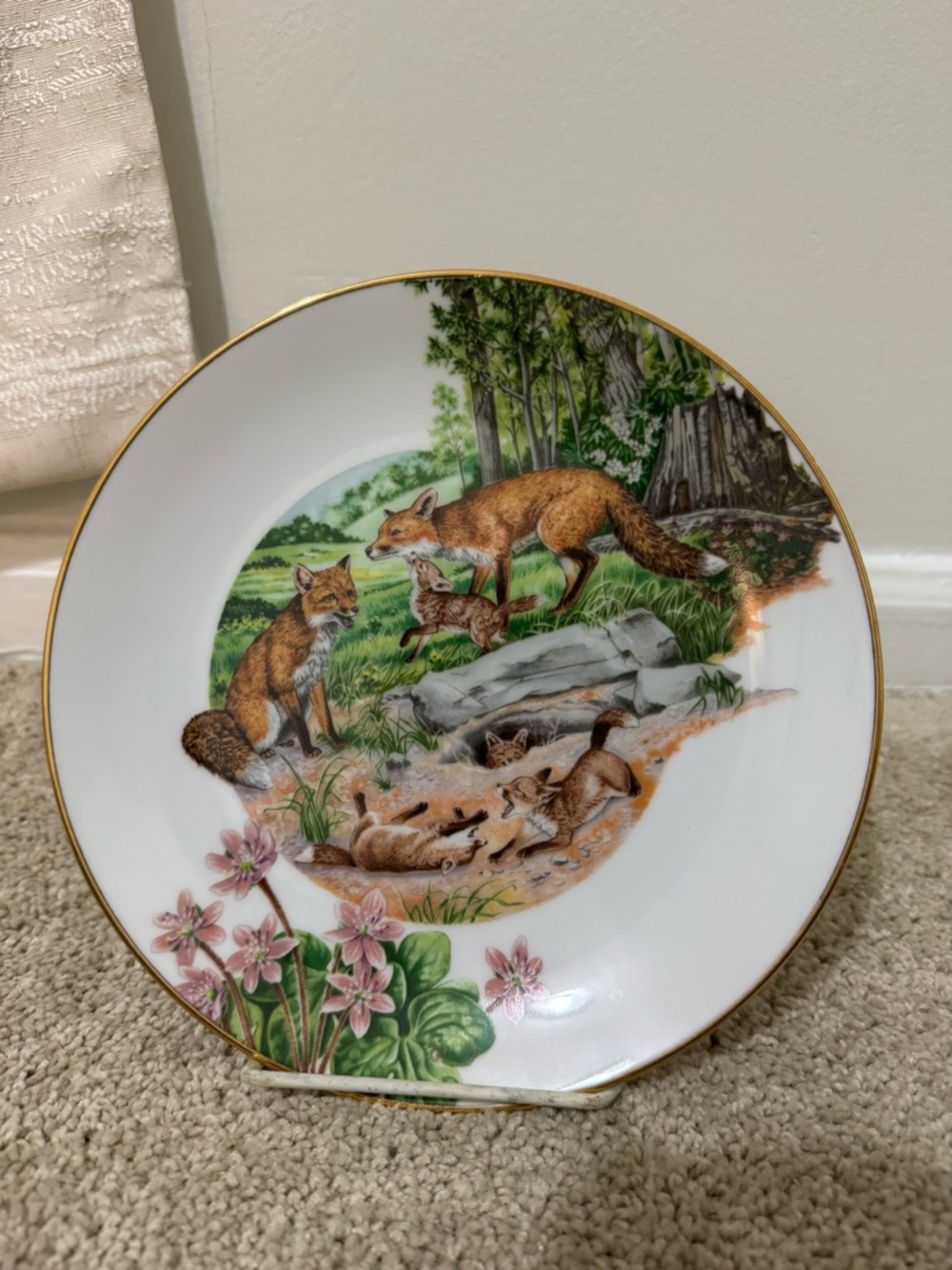 Southern Living White Porcelain Fox Family Plate with Gold Rim